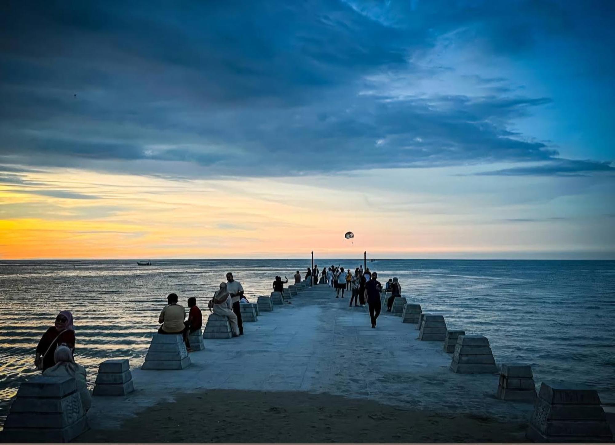EXECUTIVES Pantai Seaview Batu Ferringhi 2704 - 2 Bedrooms Esterno foto